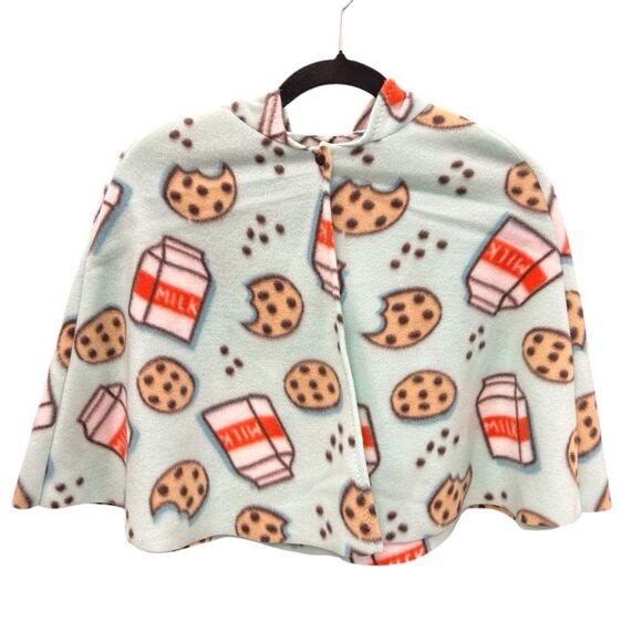 Carseat Cape With Hood Youth One Size Fits Most Ages 12mo-5yrs Cookies & Milk - Picture 1 of 2